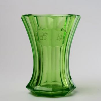 Biedermeierová číše s monogramem KB Biedermeierová číše s monogramem KB